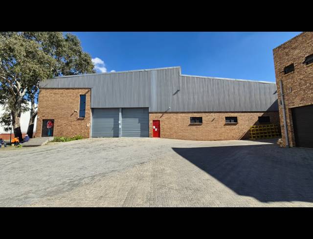 2,395M² WAREHOUSE TO LET IN JET PARK